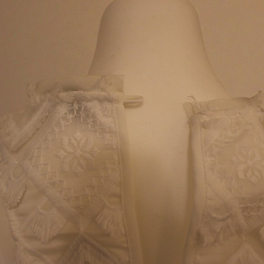 Banana Republic chic white tank with unique detailing. - Picture 6 of 8
